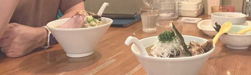 雨はやさしくのラーメン